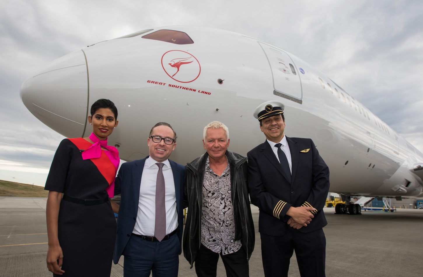 Qantas_cabin crew Alloyesha alan joyce captain alex passerini