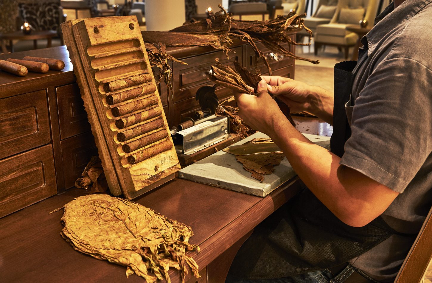 cuba Tobacco Lounge Cigar desk