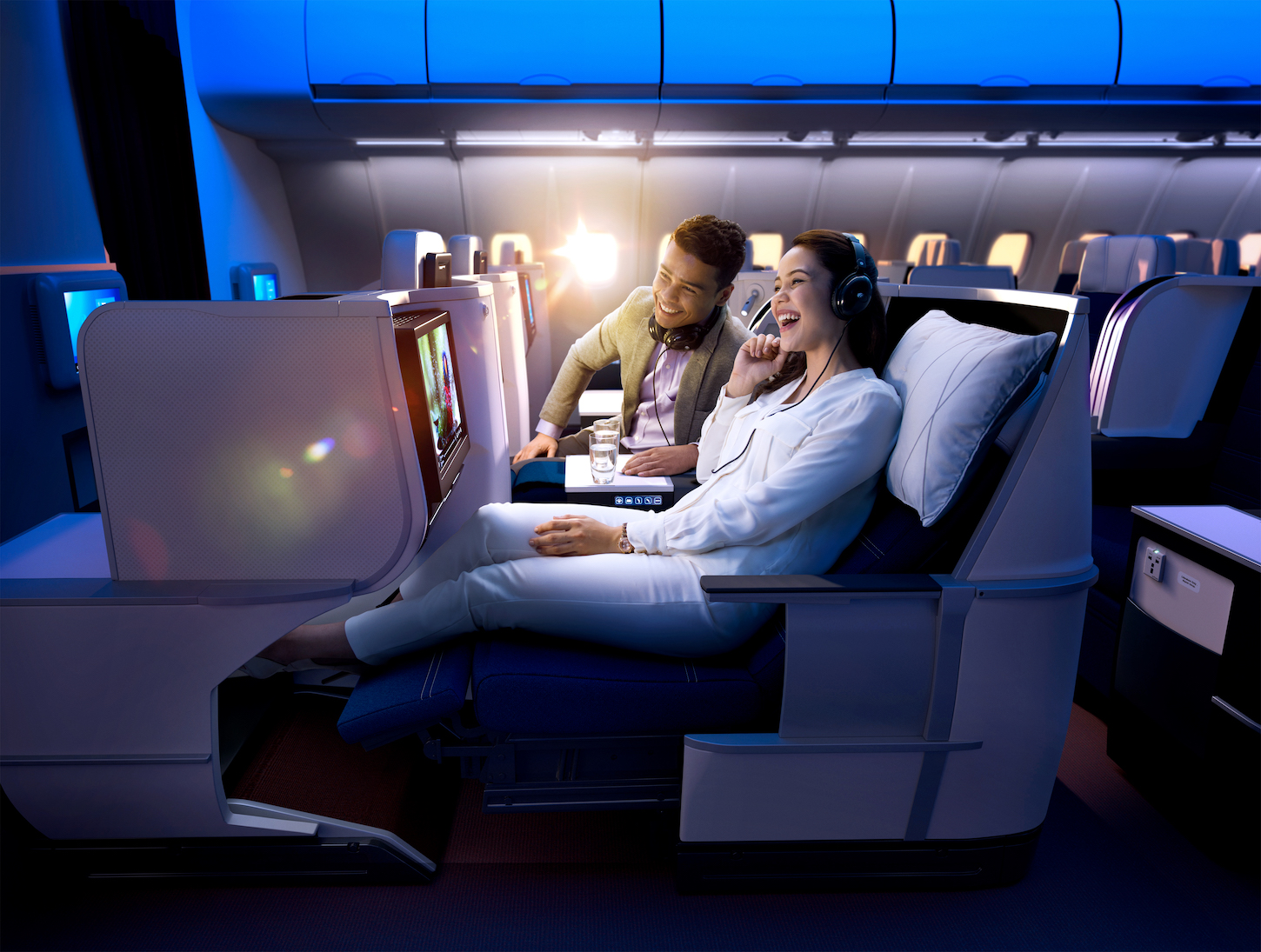 Бизнес класс регистрация. Malaysia Airlines a330 Business class. Малайзия Эйрлайнс бизнес класс. Перелет бизнес классом. Бизнес класс в самолете.