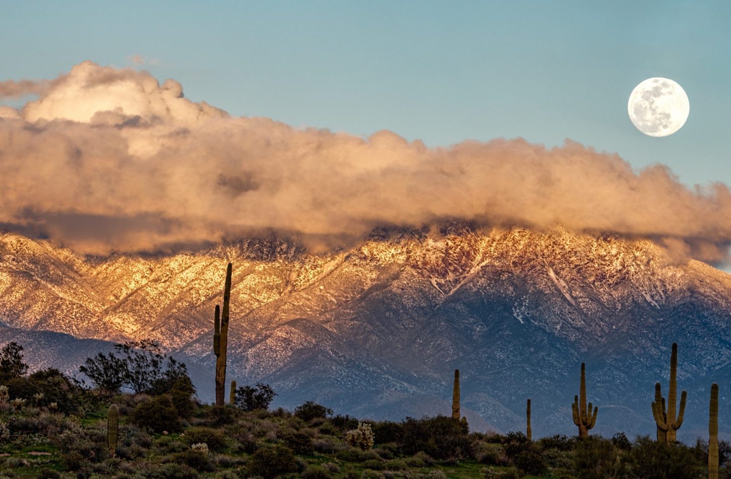 supermoon-rise-over-four-peaks