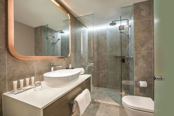 StandardKing2.Bathroom-Crowne-Plaza-Melbourne-Hotel