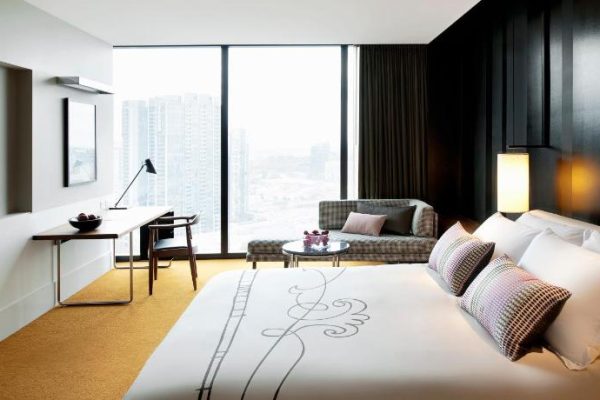 crown-metropol-luxe-king-room-1