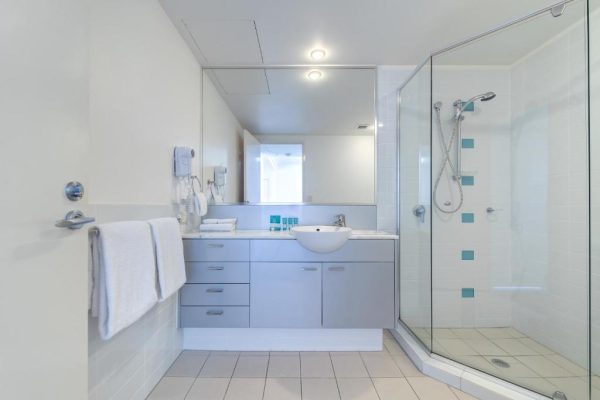 aspect-caloundra-bathroom