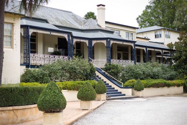 Peppers-Craigieburn-img-Exterior-driveway